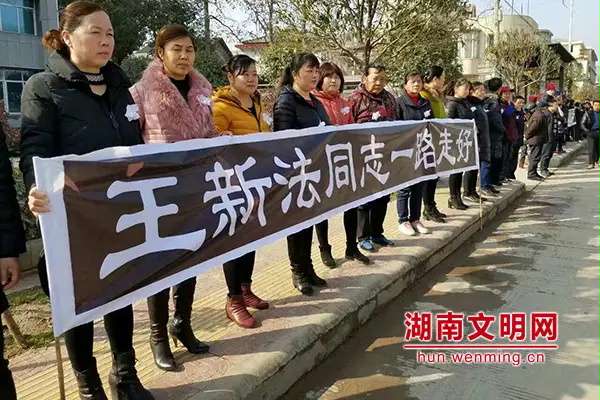 2��26�գ�ʯ��ɽ���������ɲ�Ⱥ��������·���